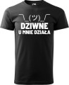 Koszulka dla programisty z zabawnym nadrukiem Dziwne u mnie działa kolor czarny