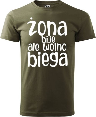 Koszulka z zabawnym nadrukiem dla biegacza Żona bije ale wolno biega kolor militarny
