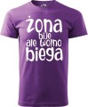 Koszulka z zabawnym nadrukiem dla biegacza Żona bije ale wolno biega kolor fioletowy