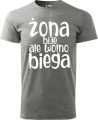 Koszulka z zabawnym nadrukiem dla biegacza Żona bije ale wolno biega kolor szary