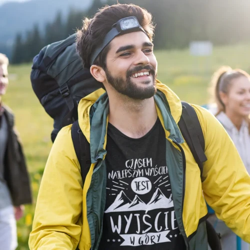 Koszulka z nadrukiem na górskie wycieczki Aradena.pl.webp
