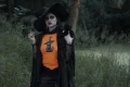 Damska koszulka pomarańczowa halloween z nadrukiem kot czarodziej