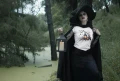 Damska koszulka biała halloween z nadrukiem magicznego drzewa