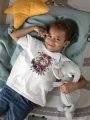 Biała koszulka dziecięca z nadrukiem Mikołaja