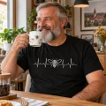 Koszulka dla pszczelarza EKG pszczoła mężczyzna pije kawę w domu